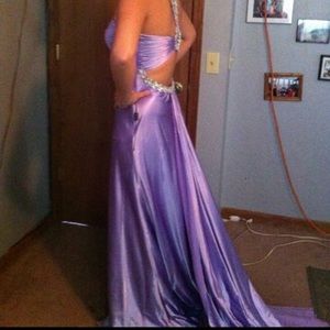 Gorgeous & elegant prom dress.
